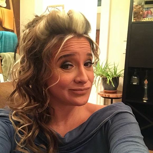 Meet your Posher, Lauren - Picture 3 of 10